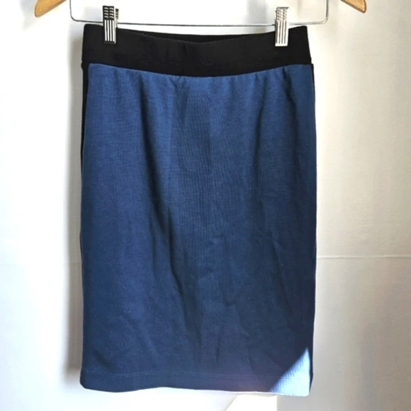 🟢3/$19🟢 Forever 21 Blue Black Stripe Bodycon Skirt Size M - Picture 2 of 4